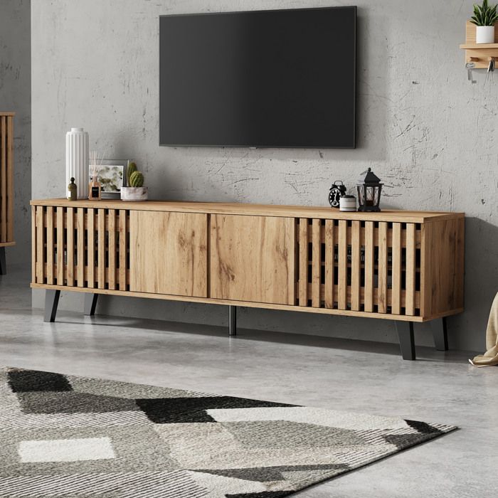 Meuble TV 180 cm bois naturel pour 70 pouces 8 rangements 45 kg panneaux de particules pieds PVC TYNQER