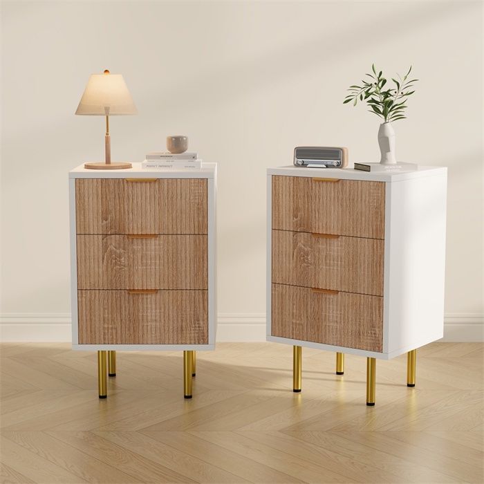 Lot de 2 tables de chevet 40x40x65cm - Meuble de rangement avec 3 tiroirs et pieds dorés - Blanc et effet chêne Lot de 2 tables de chevet 40x40x65cm - Meuble de rangement avec 3 tiroirs et pieds dorés - Blanc et effet chêne