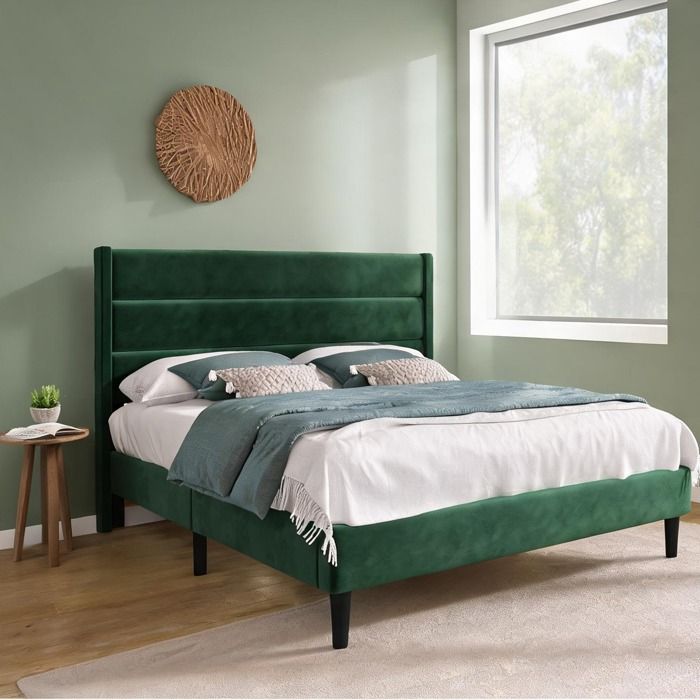 Lit capitonné 140x200 cm en velours vert design moderne avec tête de lit rembourrée et lattes bois