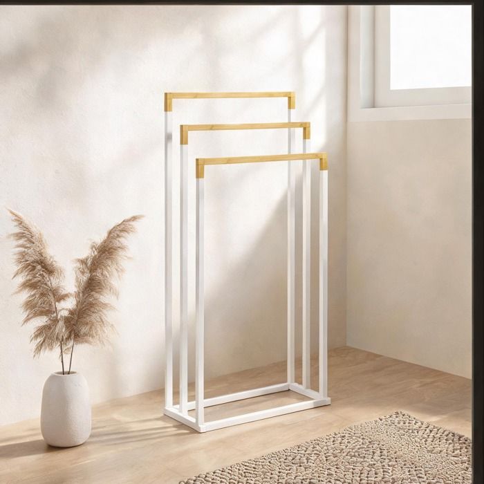 Porte-serviettes blanc sur pied en acier et bambou 3 étages pour salle de bain style sobre