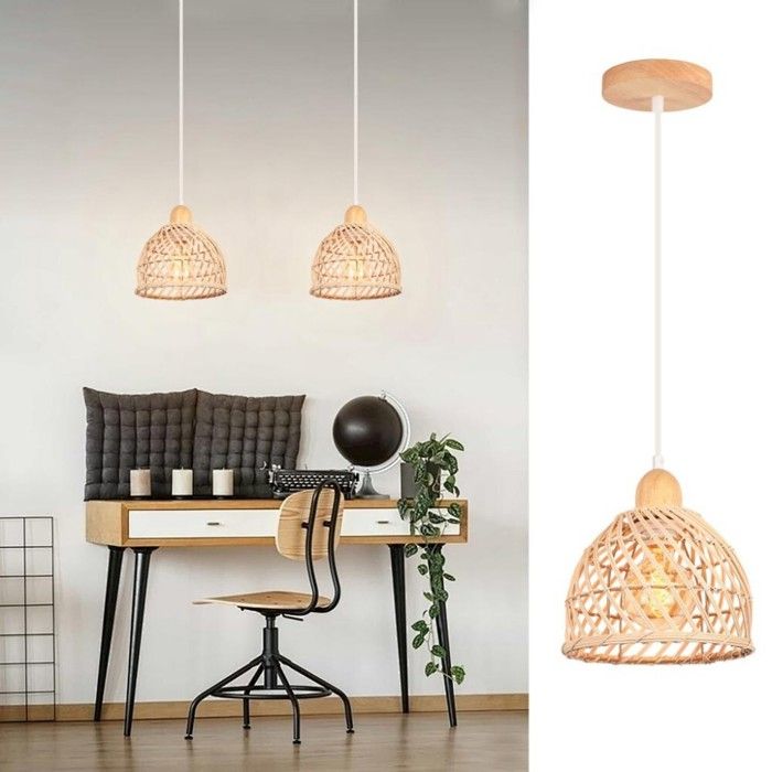 Lustre Lumineux Vintage Sur Plafond En Bois Dans Maison De Campagne
