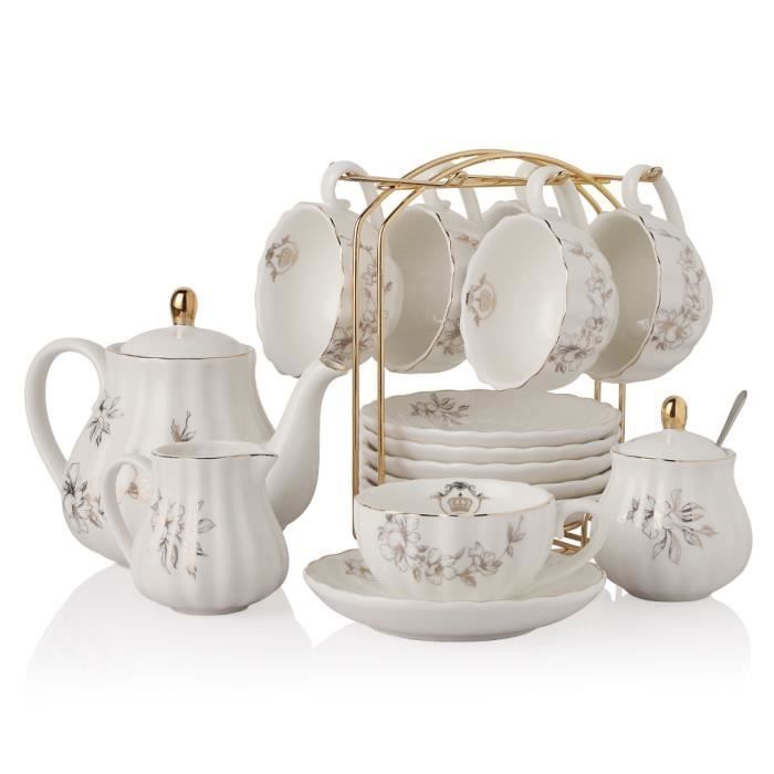 Série De Douze Tasses Et Leurs Soucoupes En Porcelaine Polychrome De La Compagnie Des Indes Dite Famille Rose A Decor Floral
