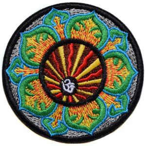 ecusson Om Soleil Terre Mantra Yoga Bouddhiste Univers 6cm Brode thermocollant