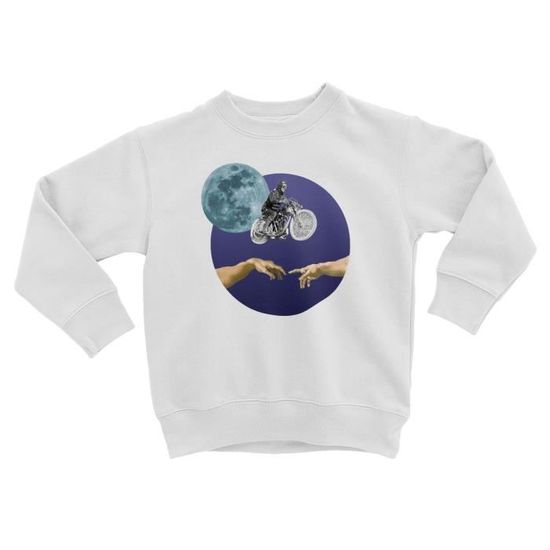 Trois Enfants Traversant La Rue Utilisant Le Passage Piéton