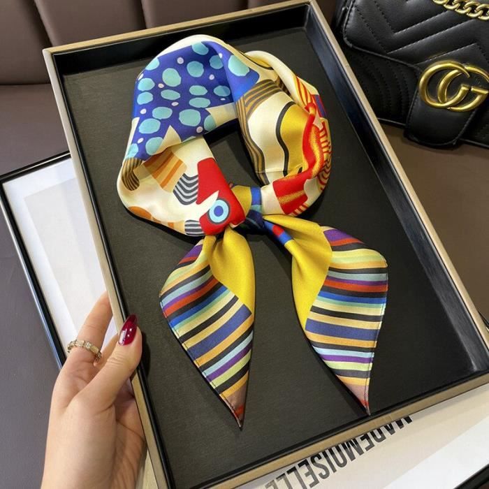 Foulard Carré En Soie 100% Vintage – Roulotté Main, Rouge, Dimensions ~78cm, Atelier Parnasse