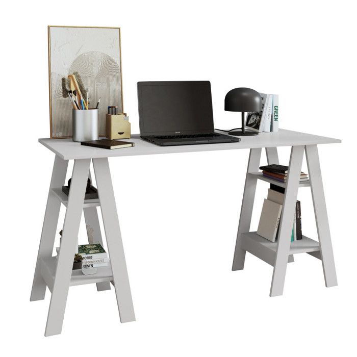 Bureau 2 tréteaux 4 étagères blanc L 135 x P 60 x H 75 cm – panneaux mélaminés FSC Bureau 2 tréteaux 4 étagères blanc L 135 x P 60 x H 75 cm – panneaux mélaminés FSC