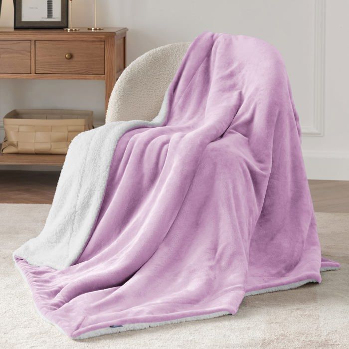 Bedsure - Polaire Sherpa - Plaid - Canapé et Lit - Doux et Chaud - Violet clair - 240x220cm