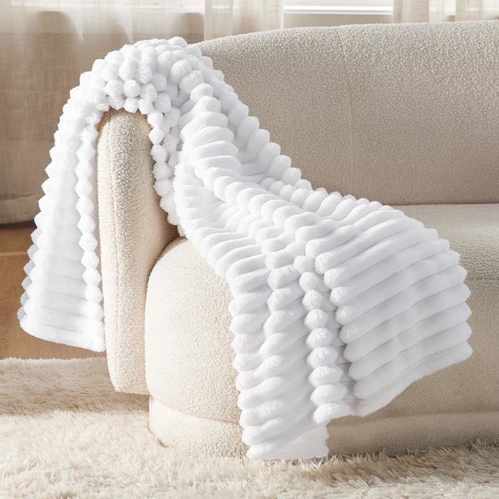 Bedsure Velours Côtelé Fleece - Plaid Cocooning pour Chambre & Salon - Épais et Chaud - Blanc Pur - 130x170cm