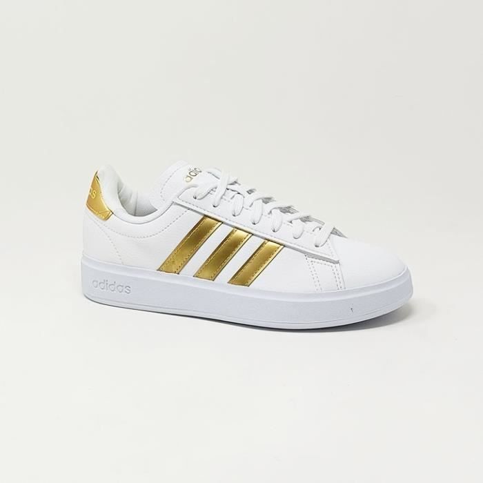 Baskets ADIDAS ADVANTAGE Blanc pour Femme Lacets Dessus Synthetique Blanc Cdiscount Chaussures
