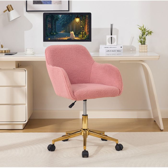 Chaise de bureau pivotante rose en tissu teddy bouclette reglable en hauteur base doree a roulettes 58 x 63 x 77-86 cm