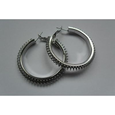 Boucles D'oreilles Créoles Argentées Avec Petits Trous - Diamètre 4 Cm, Perles, Neuf Avec étiquette