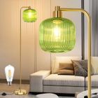 LAPAMAX Lampadaire salon avec Abat-jour en verre nervuré vert,ampoule LED,facile à assembler,base stable,interrupteur à pied,Pour chambre