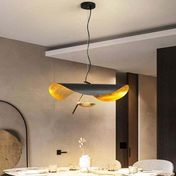 Lustre suspendu doré avec boules opales en verre • Luminaires Tendance
