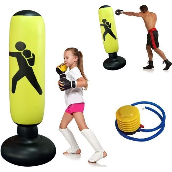 Sac de frappe pour les enfants. Sac de boxe gonflable . Ensemble d