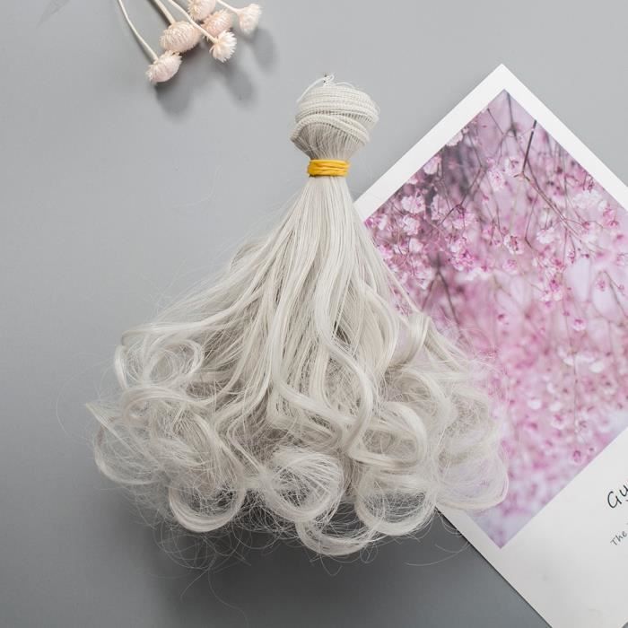 Poupée de chiffons aux cheveux bruns Cecilia en robe de lin crème