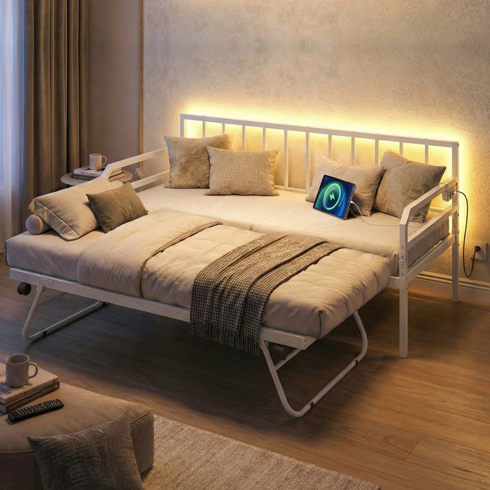 GIANTEX Cadre de Lit Simple en Métal avec Lit Gigogne- Station de Charge- Lumières LED- Lattes en Métal- Roulettes avec Freins-Blanc GIANTEX Cadre de Lit Simple en Métal avec Lit Gigogne- Station de Charge- Lumières LED- Lattes en Métal- Roulettes avec Freins-Blanc