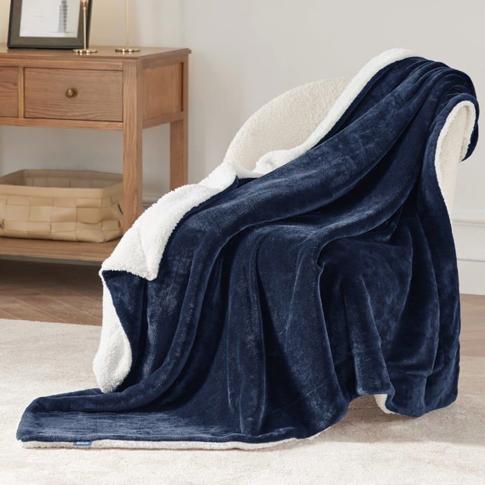 Bedsure - Polaire Sherpa - Plaid - Canapé et Lit - Doux et Chaud - Bleu marine - 150x200cm