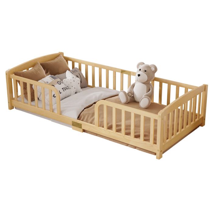 lit enfant couchage au sol avec barrières 90x200 bois de pin naturel entrée centrale chambre compact Grjofek