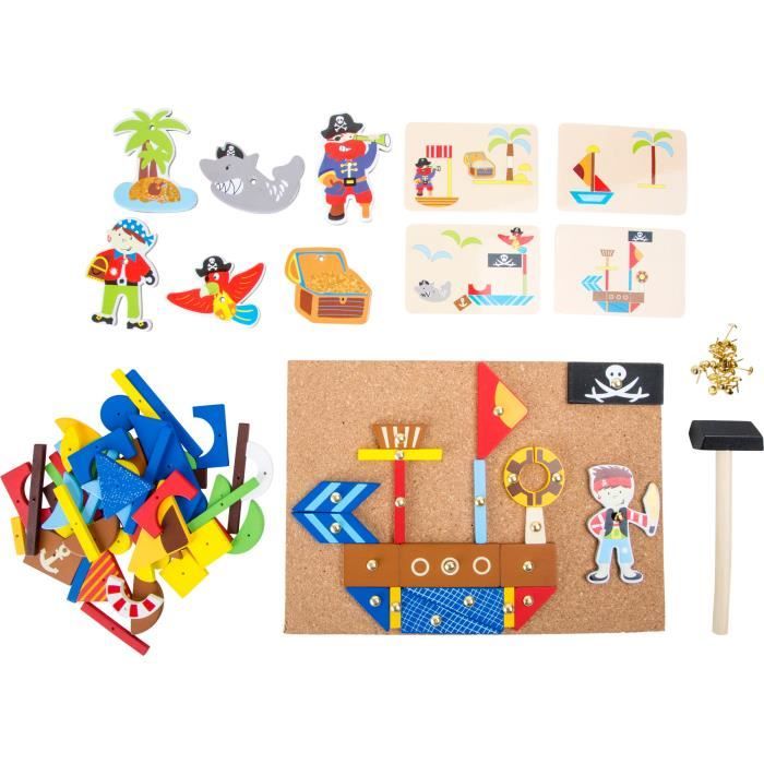 small foot 10226 Jeu de marteau -Pirates- en bois, tableau de liège avec motifs de pirates pour marteler, à partir de 6 ans