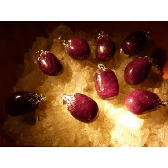 1 SUBLIME PENDENTIF EN RUBIS monté sur béliére argenté