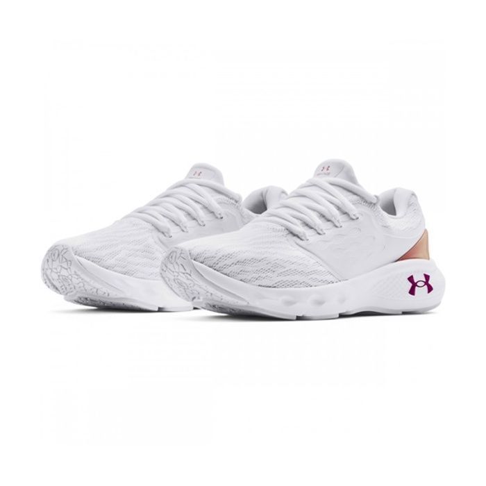 Chaussures de running de running femme Under Armour Charged Vantage Colorshift - blanc/rose - 38,5
