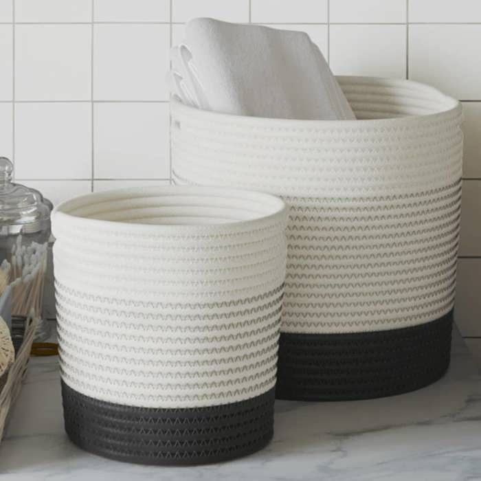 Paniers de rangement en coton - vidaXL - Lot de 2 - Blanc et noir - 28x28 cm - 20x20 cm - Pliable - Poignées robustes Paniers de rangement en coton - vidaXL - Lot de 2 - Blanc et noir - 28x28 cm - 20x20 cm - Pliable - Poignées robustes