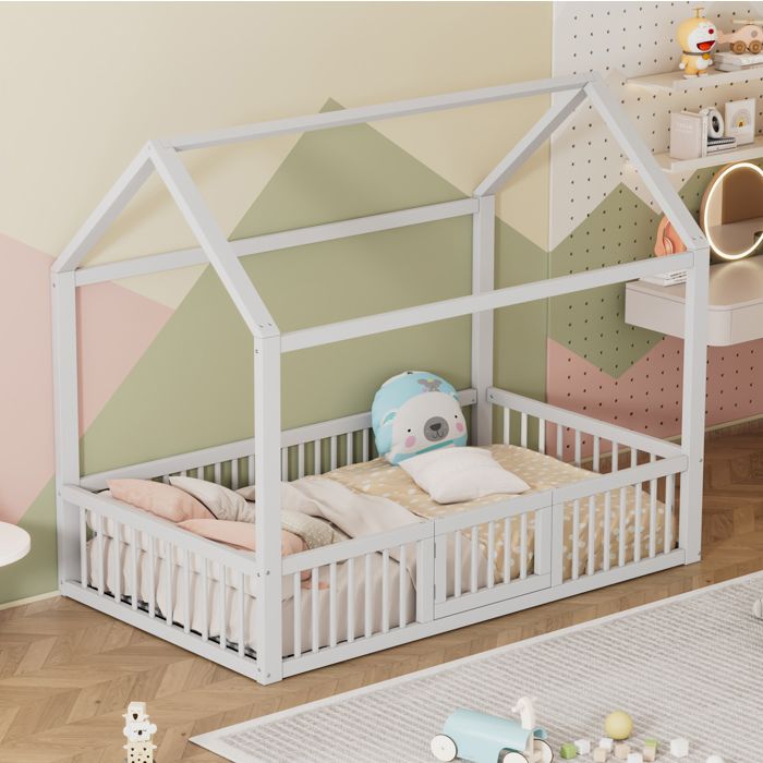 Lit enfant cabane blanc 90×200 cm avec sommier à lattes barrière 355 cm et porte structure solide