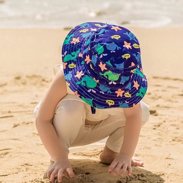 Chapeau de store plage bebe