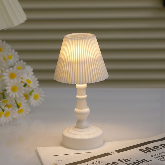 Lampe de table LED rétro décoration nordique style mini veilleuse pour chambre à coucher salon et Bureau Vintage blanc
