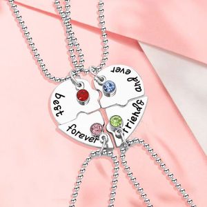 Collier Mi-long Plaqué Or Blanc Avec Deux Cercles Gravés Et Perle Rose – Neuf Avec étiquettes