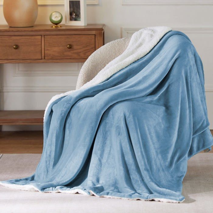 Bedsure - Polaire Sherpa - Plaid - Canapé et Lit - Doux et Chaud - Bleu délavé - 240x220cm