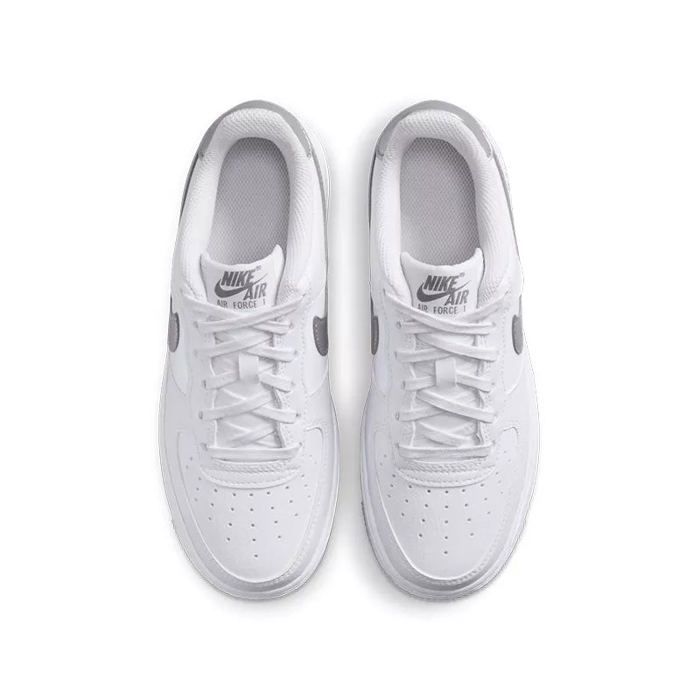 White Nike Air Force One Junior Blanche Basket Nike AIR FORCE