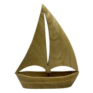 Bateau à voile en bois ornement découpe studio Photo Stock - Alamy