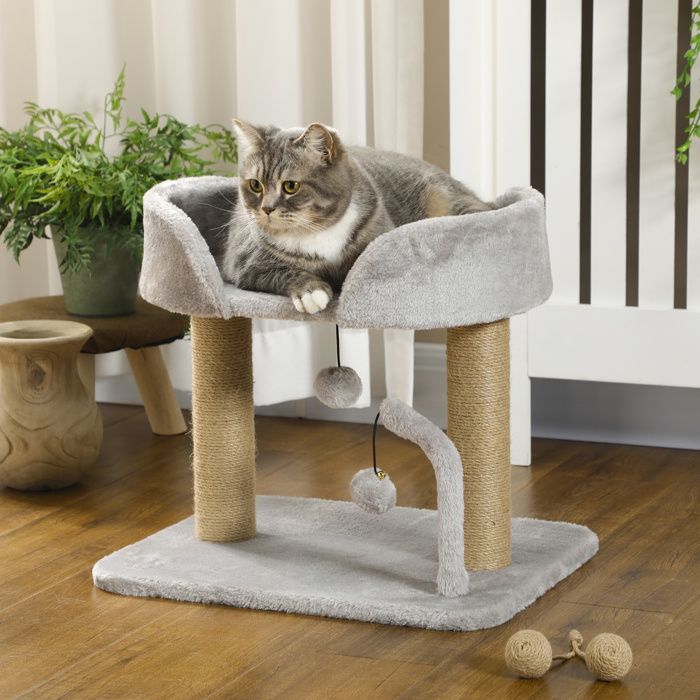 Arbre à chat grattoir design avec jeu 2 pompons suspendus 2 poteaux sisal plateforme peluche sisal 48 x 38 x 42 cm gris