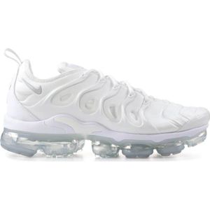 vapormax plus sneakers