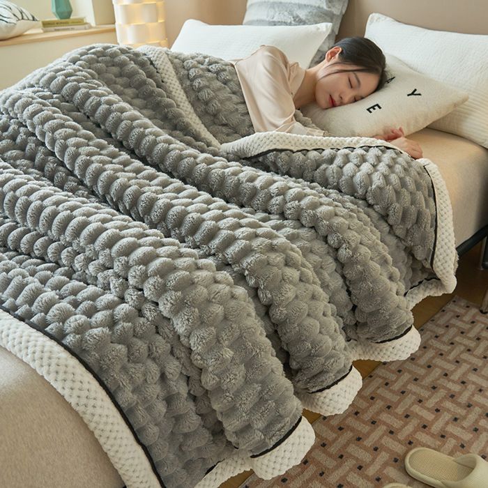 Couverture Polaire Épaissie 200x230cm Gris Plaid Chaud en Flanelle de Lait Bébé Douce Jeté de Lit Douillet pour Hiver