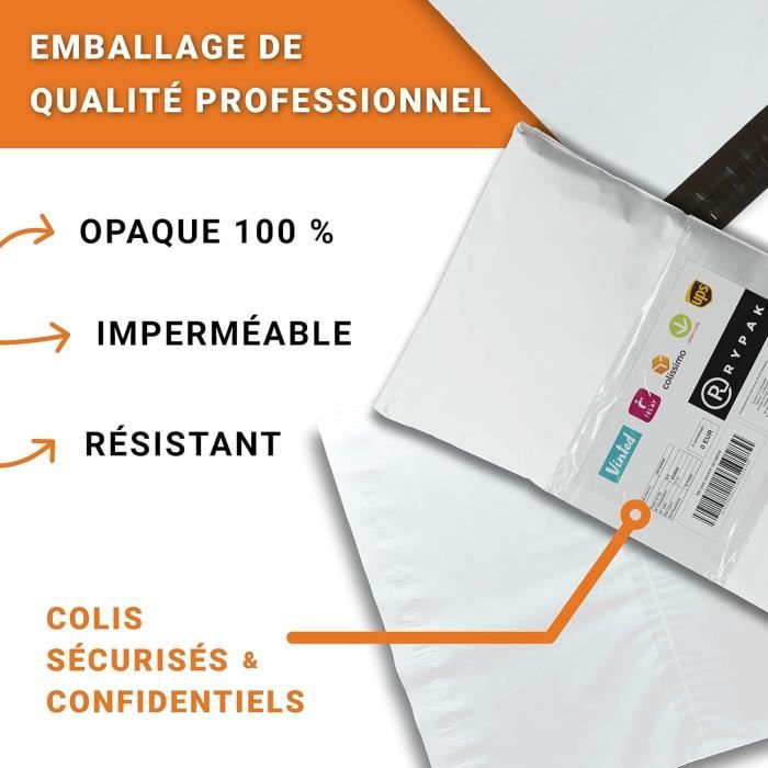 Enveloppe De Colis Isolé Sur Blanc Banque D'Images et Photos Libres De  Droits. Image 27166165