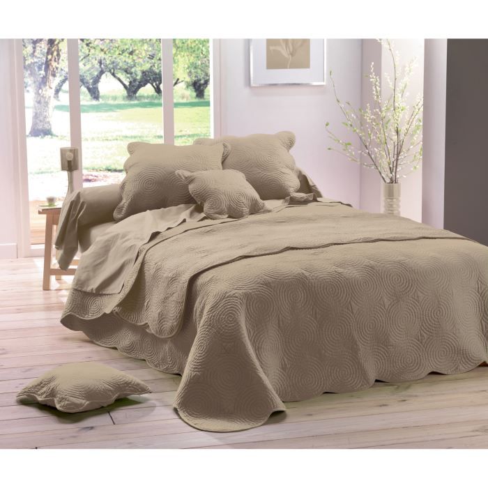 Couvrelit BOUTIS sable 220x240 + 2 housses coussin Cdiscount Maison