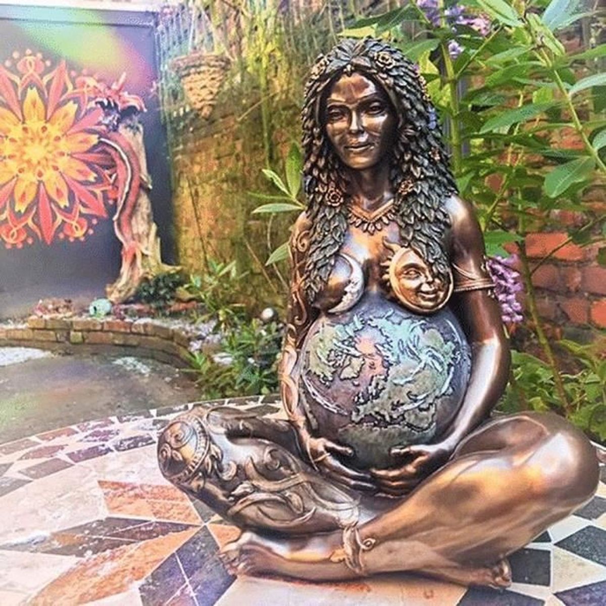 https://www.cdiscount.com/pdt2/2/7/7/1/1200x1200/out5754191288277/rw/statue-de-gaia-en-cuivre-statue-d-art-de-la-terre.jpg