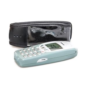 Así luce este Nokia 3410 luego de años perdido entre los pastos