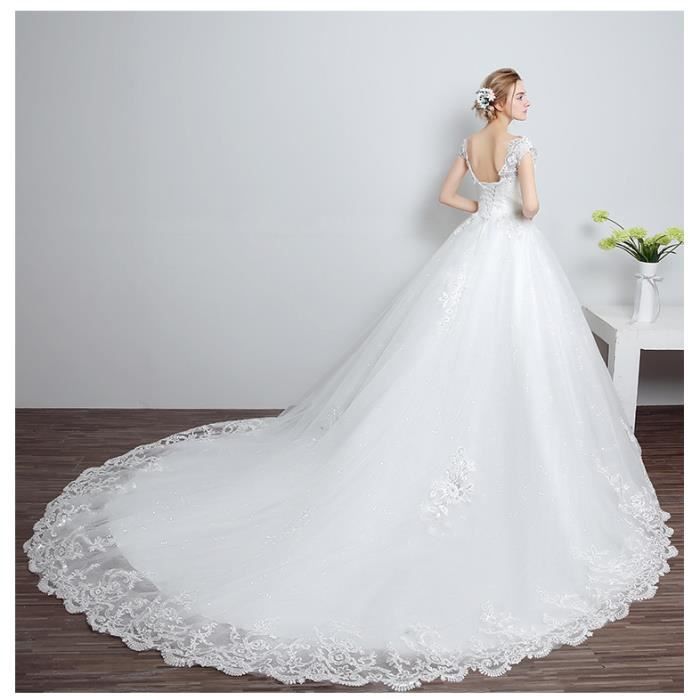 Nouveau Luxe Femmes Longue Traîne Dentelle Princesse Sexy Backless Robes De Mariée