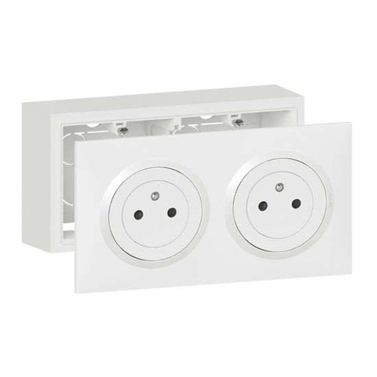 Legrand - Prise de courant 2P+T Surface dooxie 16A livrée avec plaque ronde blanche et griffes - Réf : 095055