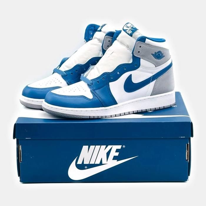 CHAUSSURES DE BASKET-BALL FD1437-410 Nike Air Jordan 1 High OG True Blue White Gray Light Sapphire