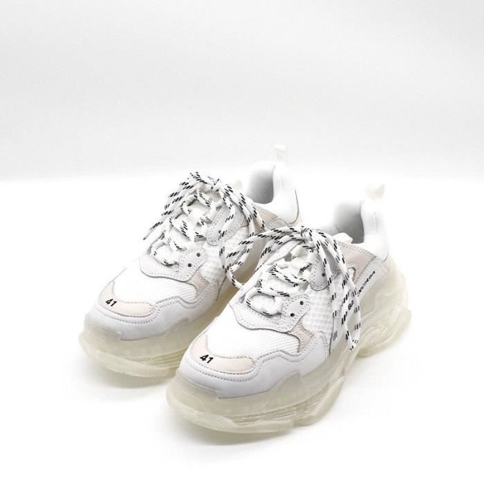 Balenciaga Witte Triple S Sneakers Cool shoes in 2019