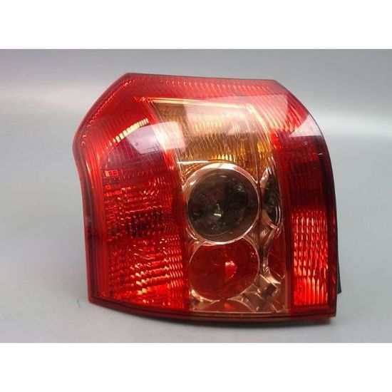 feu arriere toyota corolla 2003 gauche avec cuivre main image 0