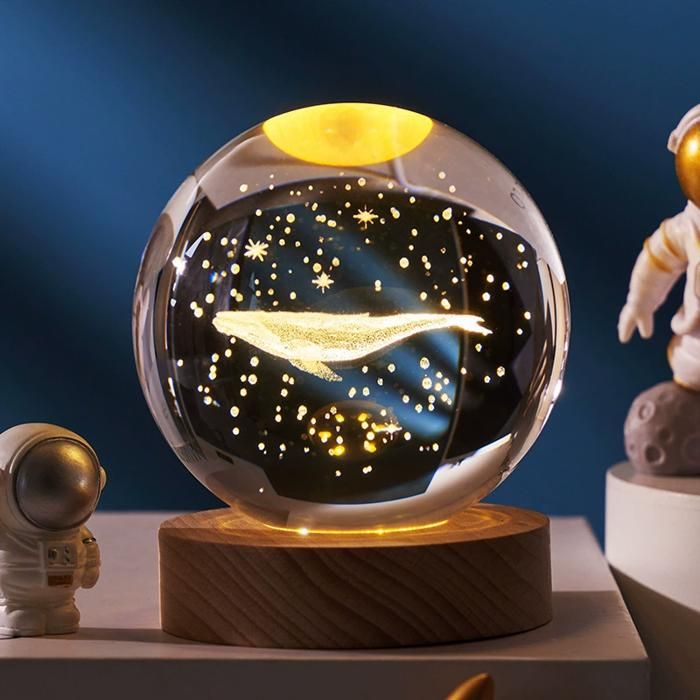 Veilleuse Boule de Cristal 3D 6cm Crystal Ball Night Light Lampe de Nuit Boule de Verre avec Base en Bois lumière chaude Baleine