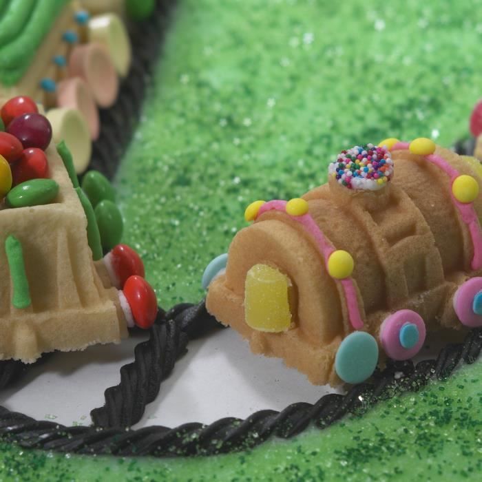 Nordicware eu Moule A Patisserie Backyard Bug Pan Moules A Patisserie Cuisine Maison Centroarco Com