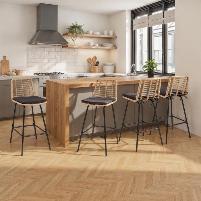 Lot de 4 tabourets de bar SUMMER effet rotin pied métal noir Lot de 4 tabourets de bar SUMMER effet rotin pied métal noir
