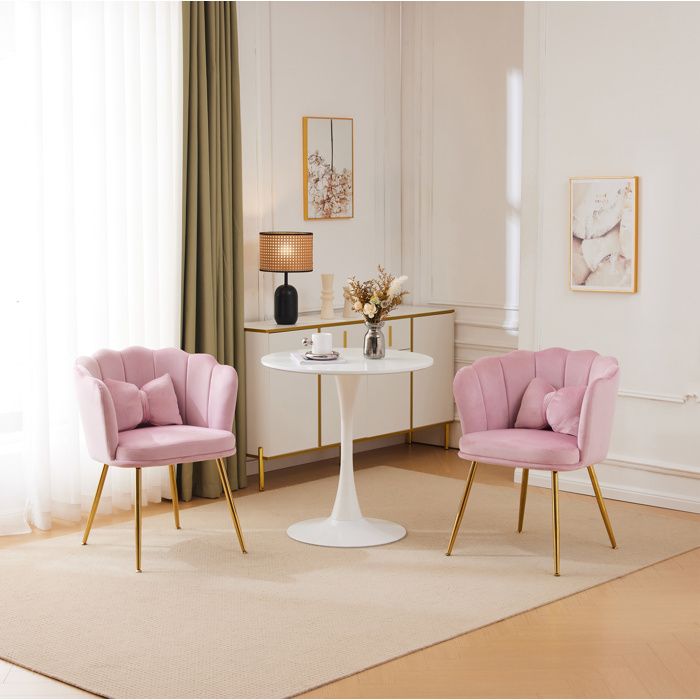 Lot de 2 fauteuils en velours rose avec accoudoirs pieds métalliques dorés et dossier style pétale