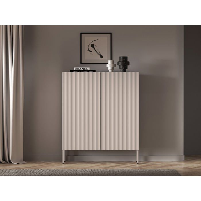 Haute commode à deux portes avec façades cannelées - DERRIVA - 100 cm - beige clair Haute commode à deux portes avec façades cannelées - DERRIVA - 100 cm - beige clair